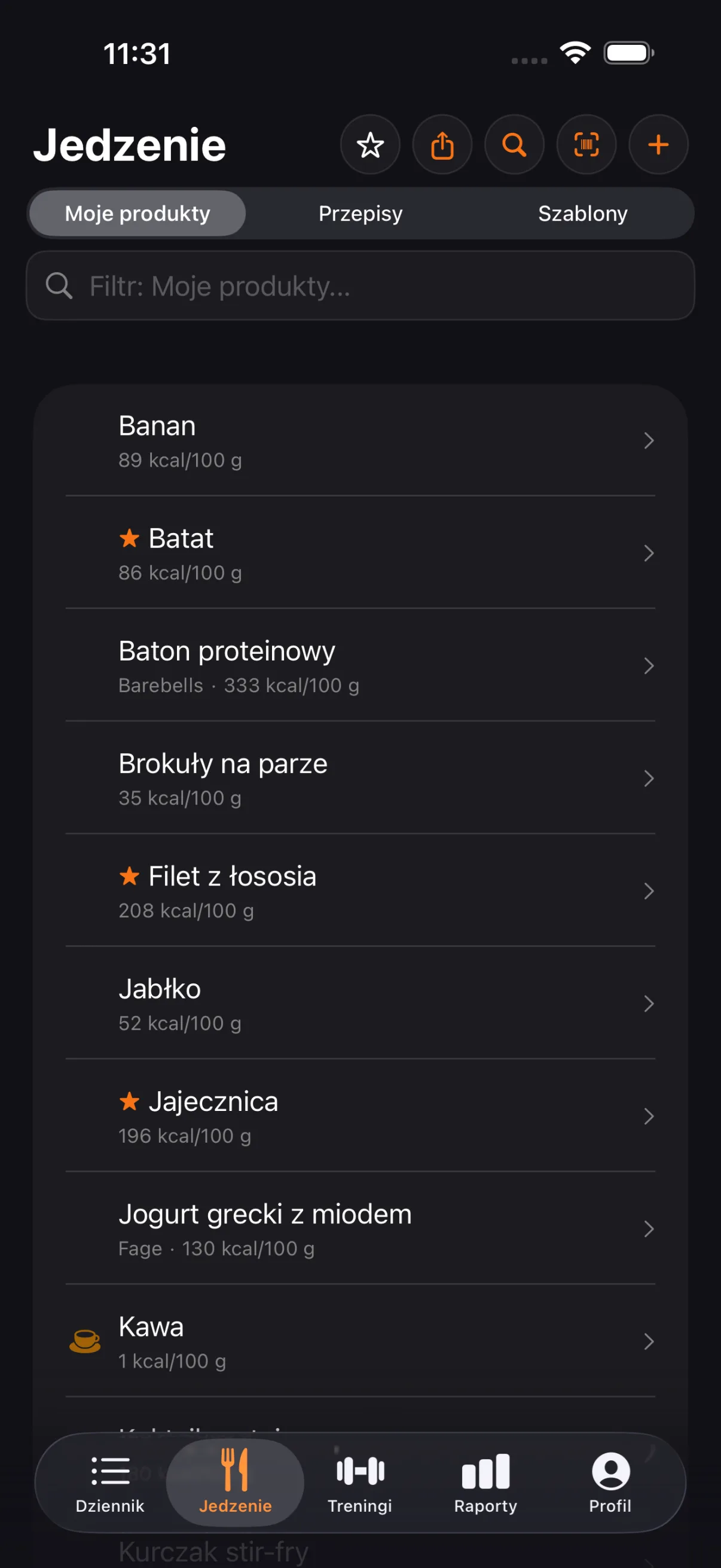 Własne produkty, przepisy i szablony w jednym miejscu, każdy z kalorycznością na 100 g. Gwiazdka przenosi produkt do ulubionych, a filtr szuka po nazwie.